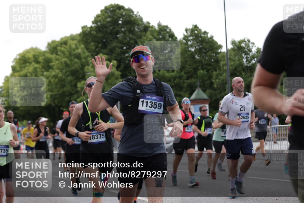 29.06.2025 - hella hamburg halbmarathon Jannik Wohlers http://msf.ph/oto/8279297 29.06.2025 10:34:54 Lombardsbrücke 1497, 1717, 1821, 2198, 2376, 2751, 3828, 3958, 4564, 4703, 4704, 5027, 5531, 5793, 6029, 6189, 6365, 6471, 6803, 6859, 7267, 7927, 8249, 8296, 10393, 10531, 10565, 11233, 11320, 11359, 11565, 11838, 11839, 11886, 12062, 12326, 12338, 12625, 13414, 13537, 13539, 14392, 14735, 15211, 15405, 15601, 15704, 15783, 16002, 16010, 16431, 16690, 16860, 17526, 17690, 17749, 17935, 18054, 18269, 18375, 18823, 19061 meine-sportfotos.de