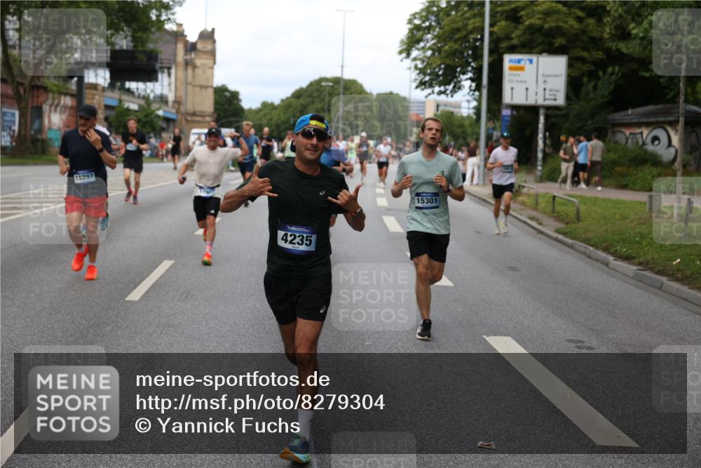 29.06.2025 - hella hamburg halbmarathon Yannick Fuchs http://msf.ph/oto/8279304 29.06.2025 10:37:23 20KM 1353, 1675, 1735, 2653, 4229, 4235, 5011, 5124, 5477, 7035, 7734, 9364, 9371, 9534, 9833, 10251, 11177, 11907, 12839, 13746, 13807, 14226, 14447, 14560, 14813, 15255, 15297, 15301, 15328, 15535, 15706, 15851, 15921, 16333, 16677, 17177, 17733, 17911, 18004, 18274, 18275, 18304, 18632, 18659, 18680, 18987 meine-sportfotos.de