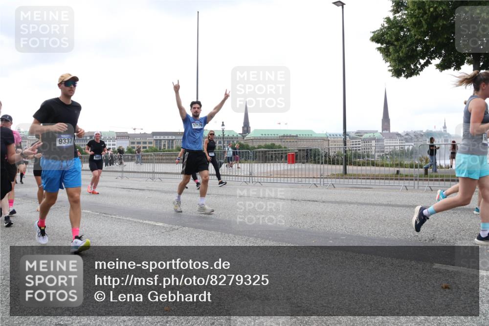 29.06.2025 - hella hamburg halbmarathon Lena Gebhardt http://msf.ph/oto/8279325 29.06.2025 10:46:29 Lombardsbrücke 1371, 1375, 1429, 1465, 1532, 1608, 1837, 1999, 2162, 2423, 2500, 2697, 2773, 2813, 2951, 3277, 3406, 3410, 3469, 3734, 4119, 4202, 4223, 4296, 4342, 4355, 4448, 4604, 5697, 5700, 5703, 5769, 5770, 5854, 5892, 6068, 6124, 6161, 6392, 7303, 7364, 7368, 7374, 7767, 7894, 7960, 7983, 8047, 8477, 8551, 8700, 9129, 9337, 9426, 9445, 9691, 10153, 10230, 11358, 11361, 11876, 11910, 12298, 12333, 12507, 12522, 13969, 14261, 15852, 16882, 16987 meine-sportfotos.de