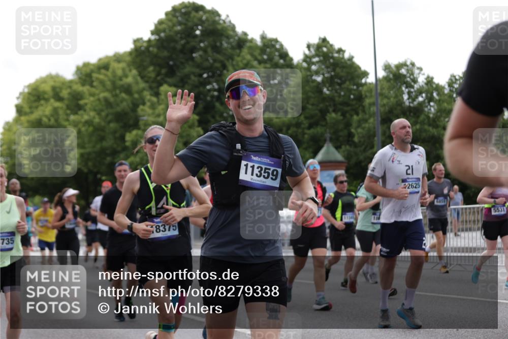 29.06.2025 - hella hamburg halbmarathon Jannik Wohlers http://msf.ph/oto/8279338 29.06.2025 10:34:54 Lombardsbrücke 1497, 1717, 1821, 2198, 2376, 2751, 3828, 3958, 4564, 4703, 4704, 5027, 5531, 5793, 6029, 6189, 6365, 6471, 6803, 6859, 7267, 7927, 8249, 8296, 10393, 10531, 10565, 11233, 11320, 11359, 11565, 11838, 11839, 11886, 12062, 12326, 12338, 12625, 13414, 13537, 13539, 14392, 14735, 15211, 15405, 15601, 15704, 15783, 16002, 16010, 16431, 16690, 16860, 17526, 17690, 17749, 17935, 18054, 18269, 18375, 18823, 19061 meine-sportfotos.de