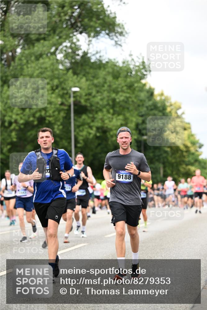 29.06.2025 - hella hamburg halbmarathon Dr. Thomas Lammeyer http://msf.ph/oto/8279353 29.06.2025 10:36:44 Kennedybrücke 1237, 1640, 1647, 2268, 2959, 3022, 3660, 3670, 3753, 4857, 5110, 5783, 5871, 5941, 6228, 6252, 6312, 6315, 6642, 7387, 7468, 7531, 7749, 7789, 8625, 8840, 8914, 9010, 9188, 9206, 9542, 9765, 9812, 10002, 10013, 10111, 10203, 10354, 10470, 10624, 10828, 11076, 11205 meine-sportfotos.de