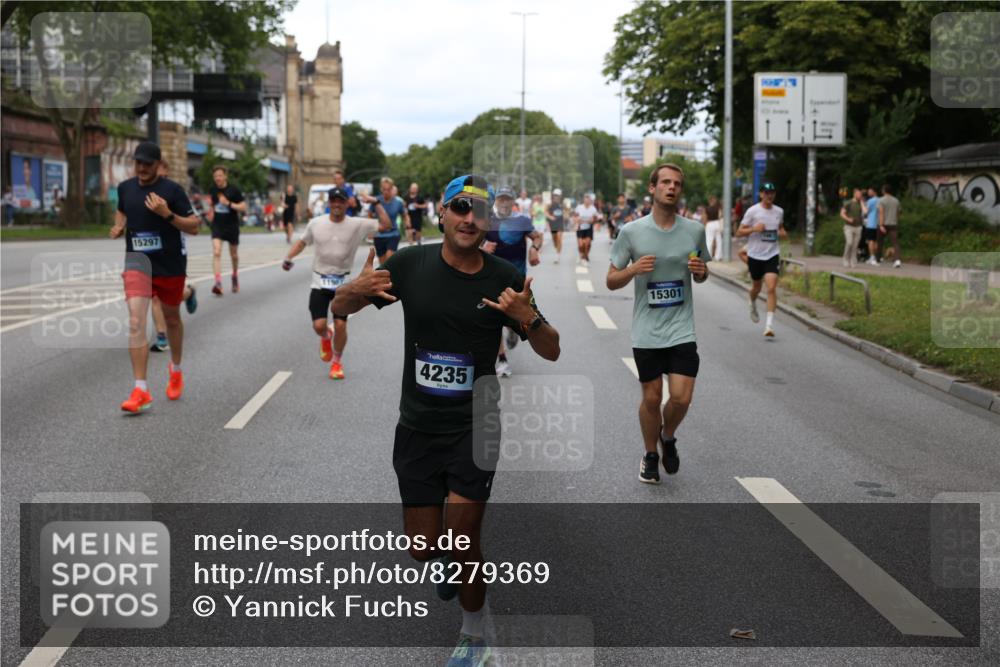 29.06.2025 - hella hamburg halbmarathon Yannick Fuchs http://msf.ph/oto/8279369 29.06.2025 10:37:23 20KM 1353, 1675, 1735, 2653, 4229, 4235, 5011, 5124, 5477, 7035, 7734, 9364, 9371, 9534, 9833, 10251, 11177, 11907, 12839, 13746, 13807, 14226, 14447, 14560, 14813, 15255, 15297, 15301, 15328, 15535, 15706, 15851, 15921, 16333, 16677, 17177, 17733, 17911, 18004, 18274, 18275, 18304, 18632, 18659, 18680, 18987 meine-sportfotos.de