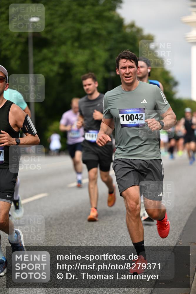 29.06.2025 - hella hamburg halbmarathon Dr. Thomas Lammeyer http://msf.ph/oto/8279371 29.06.2025 10:15:45 Kennedybrücke 1062, 1790, 2661, 3837, 5254, 7370, 7474, 7571, 8368, 9254, 10042, 10428 meine-sportfotos.de
