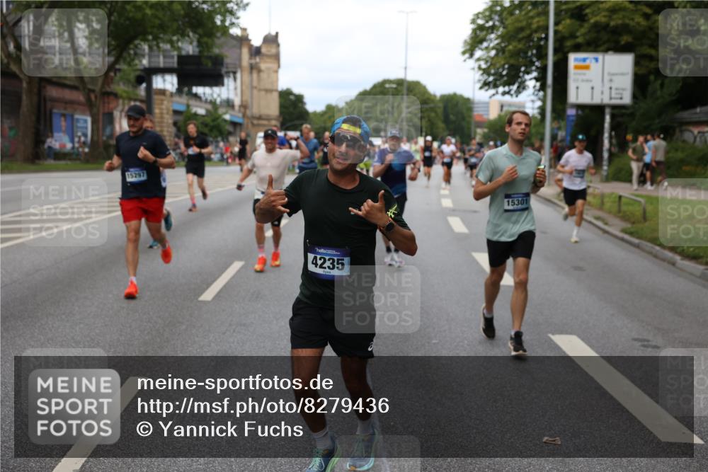 29.06.2025 - hella hamburg halbmarathon Yannick Fuchs http://msf.ph/oto/8279436 29.06.2025 10:37:23 20KM 1353, 1675, 1735, 2653, 4229, 4235, 5011, 5124, 5477, 7035, 7734, 9364, 9371, 9534, 9833, 10251, 11177, 11907, 12839, 13746, 13807, 14226, 14447, 14560, 14813, 15255, 15297, 15301, 15328, 15535, 15706, 15851, 15921, 16333, 16677, 17177, 17733, 17911, 18004, 18274, 18275, 18304, 18632, 18659, 18680, 18987 meine-sportfotos.de