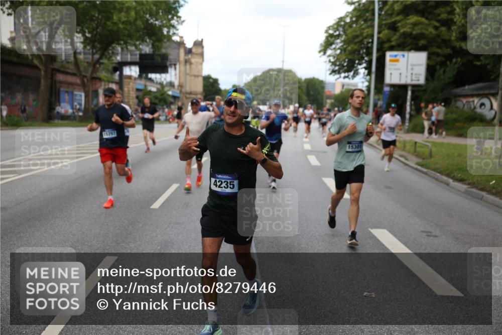 29.06.2025 - hella hamburg halbmarathon Yannick Fuchs http://msf.ph/oto/8279446 29.06.2025 10:37:23 20KM 1353, 1675, 1735, 2653, 4229, 4235, 5011, 5124, 5477, 7035, 7734, 9364, 9371, 9534, 9833, 10251, 11177, 11907, 12839, 13746, 13807, 14226, 14447, 14560, 14813, 15255, 15297, 15301, 15328, 15535, 15706, 15851, 15921, 16333, 16677, 17177, 17733, 17911, 18004, 18274, 18275, 18304, 18632, 18659, 18680, 18987 meine-sportfotos.de