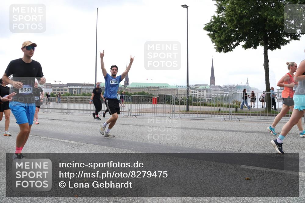 29.06.2025 - hella hamburg halbmarathon Lena Gebhardt http://msf.ph/oto/8279475 29.06.2025 10:46:29 Lombardsbrücke 1371, 1375, 1429, 1465, 1532, 1608, 1837, 1999, 2162, 2423, 2500, 2697, 2773, 2813, 2951, 3277, 3406, 3410, 3469, 3734, 4119, 4202, 4223, 4296, 4342, 4355, 4448, 4604, 5697, 5700, 5703, 5769, 5770, 5854, 5892, 6068, 6124, 6161, 6392, 7303, 7364, 7368, 7374, 7767, 7894, 7960, 7983, 8047, 8477, 8551, 8700, 9129, 9337, 9426, 9445, 9691, 10153, 10230, 11358, 11361, 11876, 11910, 12298, 12333, 12507, 12522, 13969, 14261, 15852, 16882, 16987 meine-sportfotos.de