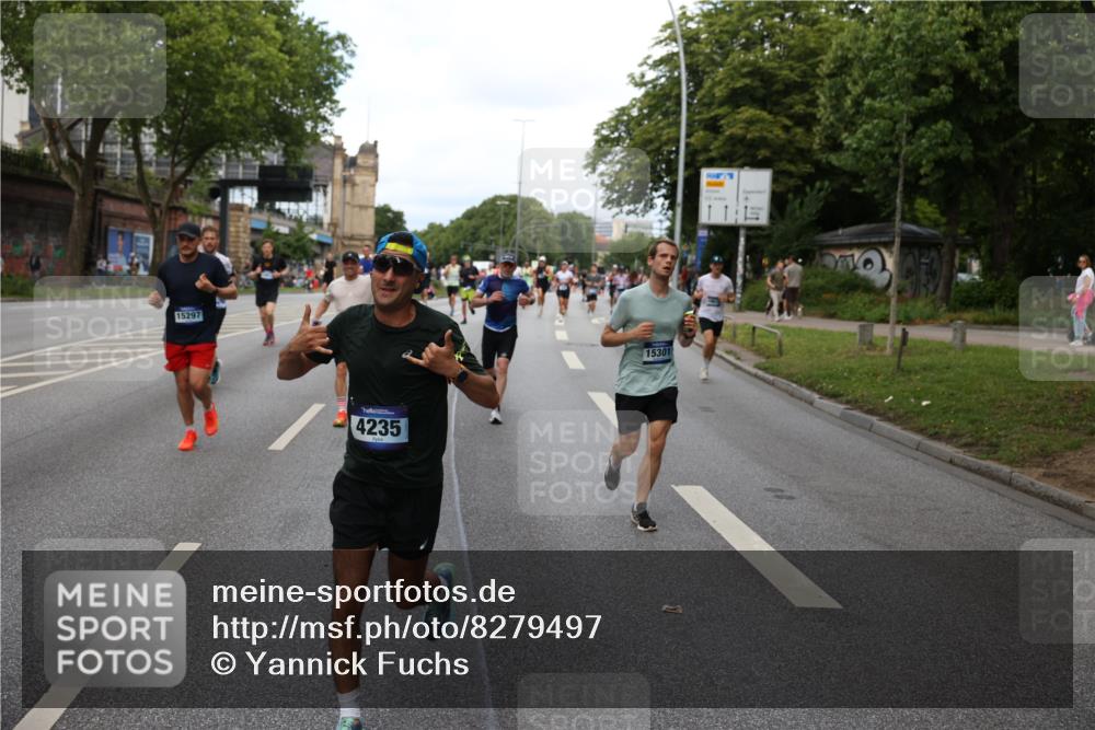 29.06.2025 - hella hamburg halbmarathon Yannick Fuchs http://msf.ph/oto/8279497 29.06.2025 10:37:23 20KM 1353, 1675, 1735, 2653, 4229, 4235, 5011, 5124, 5477, 7035, 7734, 9364, 9371, 9534, 9833, 10251, 11177, 11907, 12839, 13746, 13807, 14226, 14447, 14560, 14813, 15255, 15297, 15301, 15328, 15535, 15706, 15851, 15921, 16333, 16677, 17177, 17733, 17911, 18004, 18274, 18275, 18304, 18632, 18659, 18680, 18987 meine-sportfotos.de