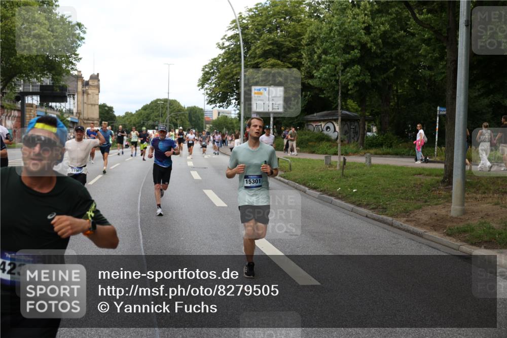 29.06.2025 - hella hamburg halbmarathon Yannick Fuchs http://msf.ph/oto/8279505 29.06.2025 10:37:23 20KM 1353, 1675, 1735, 2653, 4229, 4235, 5011, 5124, 5477, 7035, 7734, 9364, 9371, 9534, 9833, 10251, 11177, 11907, 12839, 13746, 13807, 14226, 14447, 14560, 14813, 15255, 15297, 15301, 15328, 15535, 15706, 15851, 15921, 16333, 16677, 17177, 17733, 17911, 18004, 18274, 18275, 18304, 18632, 18659, 18680, 18987 meine-sportfotos.de