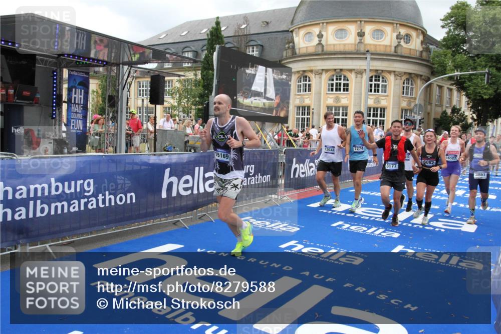 29.06.2025 - hella hamburg halbmarathon Michael Strokosch http://msf.ph/oto/8279588 29.06.2025 10:54:19 Ziel 3103, 3177, 3861, 3898, 6082, 6084, 6443, 7274, 8223, 11430, 12213, 13033, 13803, 15169, 15524, 16527, 16574, 16750, 16780, 16879, 17087 meine-sportfotos.de