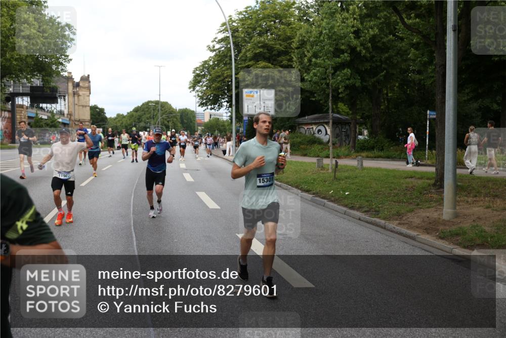 29.06.2025 - hella hamburg halbmarathon Yannick Fuchs http://msf.ph/oto/8279601 29.06.2025 10:37:23 20KM 1353, 1675, 1735, 2653, 4229, 4235, 5011, 5124, 5477, 7035, 7734, 9364, 9371, 9534, 9833, 10251, 11177, 11907, 12839, 13746, 13807, 14226, 14447, 14560, 14813, 15255, 15297, 15301, 15328, 15535, 15706, 15851, 15921, 16333, 16677, 17177, 17733, 17911, 18004, 18274, 18275, 18304, 18632, 18659, 18680, 18987 meine-sportfotos.de