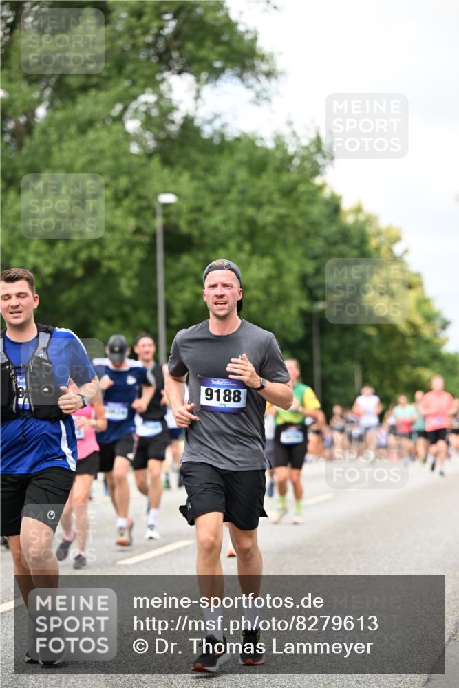 29.06.2025 - hella hamburg halbmarathon Dr. Thomas Lammeyer http://msf.ph/oto/8279613 29.06.2025 10:36:45 Kennedybrücke 1237, 1640, 1647, 2268, 2959, 3660, 3670, 3753, 4857, 5110, 5783, 5871, 5941, 6228, 6252, 6312, 6315, 6642, 7387, 7468, 7531, 7749, 7789, 8625, 8840, 8914, 9010, 9188, 9206, 9542, 9765, 9812, 10002, 10013, 10111, 10203, 10354, 10470, 10624, 10828, 11076, 11205 meine-sportfotos.de