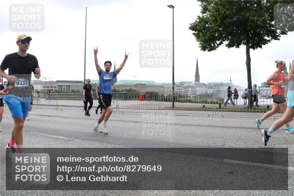 29.06.2025 - hella hamburg halbmarathon Lena Gebhardt http://msf.ph/oto/8279649 29.06.2025 10:46:29 Lombardsbrücke 1371, 1375, 1429, 1465, 1532, 1608, 1837, 1999, 2162, 2423, 2500, 2697, 2773, 2813, 2951, 3277, 3406, 3410, 3469, 3734, 4119, 4202, 4223, 4296, 4342, 4355, 4448, 4604, 5697, 5700, 5703, 5769, 5770, 5854, 5892, 6068, 6124, 6161, 6392, 7303, 7364, 7368, 7374, 7767, 7894, 7960, 7983, 8047, 8477, 8551, 8700, 9129, 9337, 9426, 9445, 9691, 10153, 10230, 11358, 11361, 11876, 11910, 12298, 12333, 12507, 12522, 13969, 14261, 15852, 16882, 16987 meine-sportfotos.de