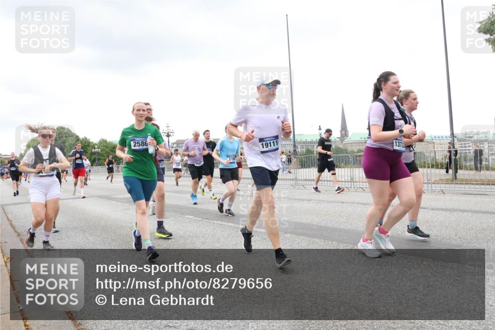 29.06.2025 - hella hamburg halbmarathon Lena Gebhardt http://msf.ph/oto/8279656 29.06.2025 10:54:52 Lombardsbrücke 2586, 1527, 119, 6982, 19111, 13739, 1198, 1949, 2084, 2244, 2452, 2532, 2566, 2586, 2632, 3002, 3274, 3761, 3795, 3857, 4191, 4192, 4971, 5185, 5216, 5392, 5500, 5727, 5882, 5933, 5993, 6023, 6279, 6395, 6396, 6839, 6944, 6982, 7238, 7986, 8012, 8186, 9130, 9521, 9596, 10109, 10331, 10471, 10686, 11033, 11226, 11287, 11567, 11569, 11737, 11788, 11908, 12147, 12148, 12240, 12268, 12270, 12930, 13272, 13283, 13548, 13944, 13945, 13979, 13980, 14515 meine-sportfotos.de