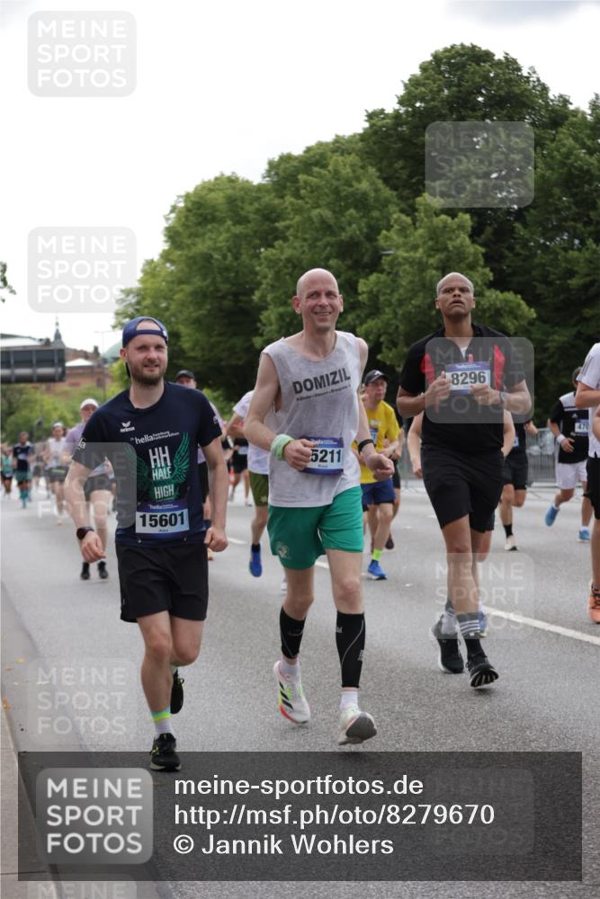 29.06.2025 - hella hamburg halbmarathon Jannik Wohlers http://msf.ph/oto/8279670 29.06.2025 10:34:57 Lombardsbrücke 1717, 1821, 2001, 2198, 2376, 2751, 3828, 3958, 4333, 4564, 4703, 4704, 4965, 5027, 5531, 5793, 6029, 6189, 6365, 6471, 6746, 6859, 7267, 7927, 8249, 8296, 8567, 9470, 10393, 10531, 10565, 11233, 11320, 11359, 11565, 11838, 11839, 11886, 12062, 12326, 12338, 12625, 13414, 13539, 13805, 14392, 14735, 15211, 15601, 15704, 15783, 16002, 16010, 16431, 16690, 16710, 16860, 17331, 17526, 17689, 17690, 17749, 17935, 17974, 18054, 18269, 18375, 18823, 18912, 19061 meine-sportfotos.de