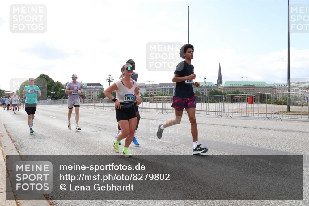 29.06.2025 - hella hamburg halbmarathon Lena Gebhardt http://msf.ph/oto/8279802 29.06.2025 10:11:34 Lombardsbrücke 1328, 1531, 1723, 1866, 1992, 3363, 3837, 4227, 5254, 5379, 5605, 7271, 7571, 8115, 8171, 8206, 8207, 8368, 8561, 8807, 8810, 9119, 9428, 10196, 10372, 10428, 11149, 11321, 11507, 11755, 12286, 12473, 13177, 13203, 13603, 13939, 14008, 14149, 14384, 15009, 15252, 15797, 15908, 15945, 16383, 17080, 17142, 17638, 17774, 17787, 17866, 18278, 18382, 19172, 19241 meine-sportfotos.de
