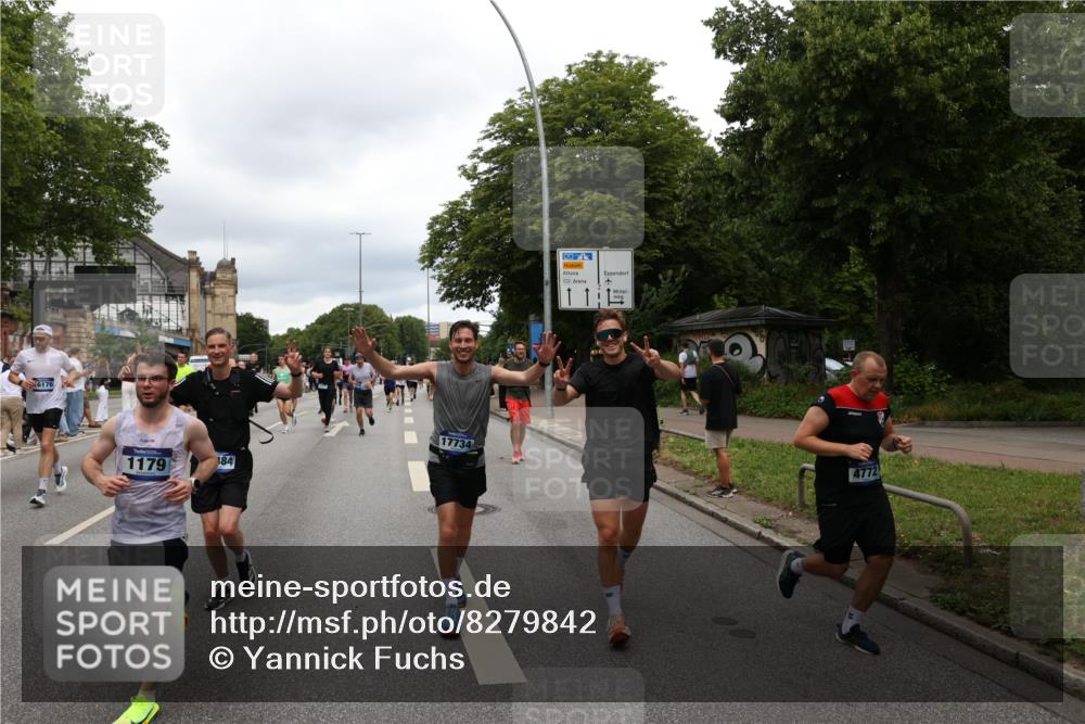 29.06.2025 - hella hamburg halbmarathon Yannick Fuchs http://msf.ph/oto/8279842 29.06.2025 10:49:39 20KM 1179, 1193, 1834, 2612, 3037, 3058, 3668, 4249, 4951, 5643, 5672, 6569, 6591, 6924, 7147, 7221, 7594, 7976, 8255, 8573, 8691, 9361, 9562, 10582, 11039, 11231, 12196, 12545, 13234, 13236, 13470, 13474, 14365, 15184, 15300, 15484, 15584, 15818, 15884, 16176, 16213, 16401, 16521, 16786, 17133, 17259, 17615, 17640, 17642, 17734, 17940, 18064, 18212, 18290, 18340, 18495, 18741, 18746, 18835, 19047, 19120, 19152 meine-sportfotos.de