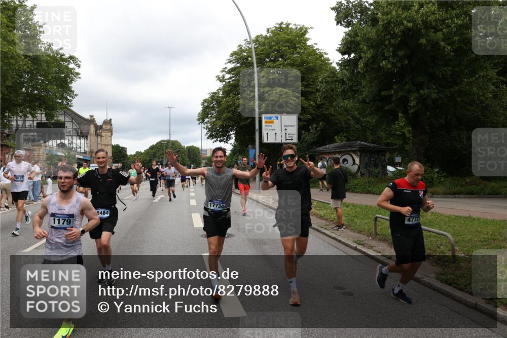 29.06.2025 - hella hamburg halbmarathon Yannick Fuchs http://msf.ph/oto/8279888 29.06.2025 10:49:39 20KM 1179, 1193, 1834, 2612, 3037, 3058, 3668, 4249, 4951, 5643, 5672, 6569, 6591, 6924, 7147, 7221, 7594, 7976, 8255, 8573, 8691, 9361, 9562, 10582, 11039, 11231, 12196, 12545, 13234, 13236, 13470, 13474, 14365, 15184, 15300, 15484, 15584, 15818, 15884, 16176, 16213, 16401, 16521, 16786, 17133, 17259, 17615, 17640, 17642, 17734, 17940, 18064, 18212, 18290, 18340, 18495, 18741, 18746, 18835, 19047, 19120, 19152 meine-sportfotos.de