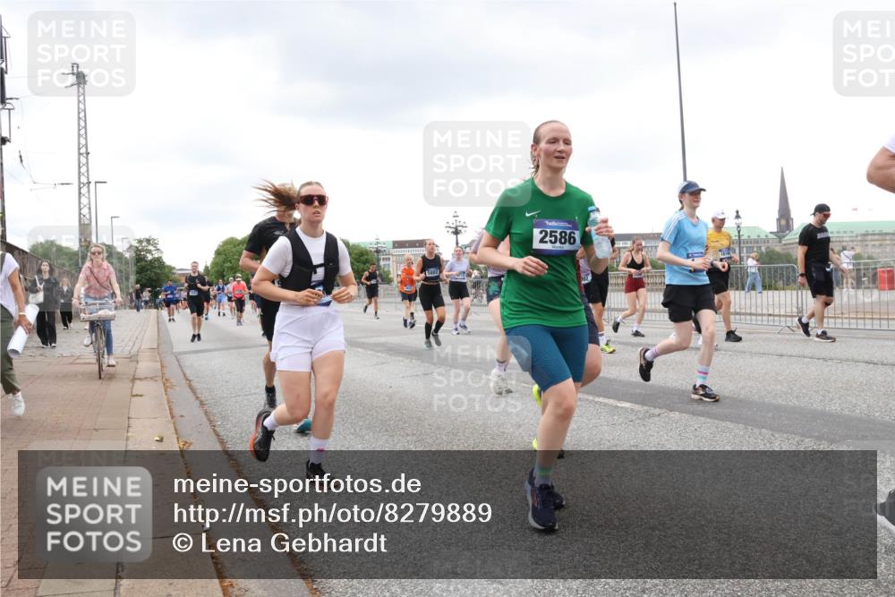 29.06.2025 - hella hamburg halbmarathon Lena Gebhardt http://msf.ph/oto/8279889 29.06.2025 10:54:52 Lombardsbrücke 5882, 2586, 1198, 1949, 2084, 2244, 2452, 2532, 2566, 2586, 2632, 3002, 3274, 3761, 3795, 3857, 4191, 4192, 4971, 5185, 5216, 5392, 5500, 5727, 5882, 5933, 5993, 6023, 6279, 6395, 6396, 6839, 6944, 6982, 7238, 7986, 8012, 8186, 9130, 9521, 9596, 10109, 10331, 10471, 10686, 11033, 11226, 11287, 11567, 11569, 11737, 11788, 11908, 12147, 12148, 12240, 12268, 12270, 12930, 13272, 13283, 13548, 13944, 13945, 13979, 13980, 14515 meine-sportfotos.de