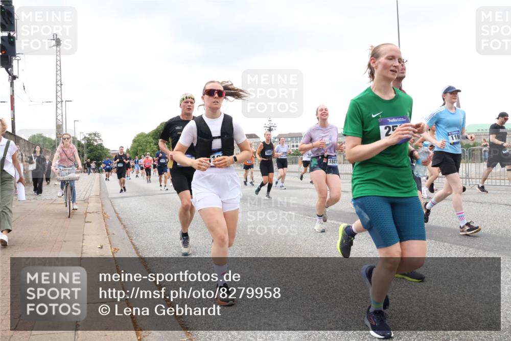 29.06.2025 - hella hamburg halbmarathon Lena Gebhardt http://msf.ph/oto/8279958 29.06.2025 10:54:53 Lombardsbrücke 5882, 1527, 25, 119, 1013, 1198, 1949, 2084, 2090, 2244, 2452, 2532, 2566, 2586, 2632, 3002, 3274, 3761, 3795, 3857, 4191, 4192, 4971, 5185, 5216, 5392, 5500, 5727, 5882, 5933, 5993, 6023, 6279, 6395, 6396, 6839, 6944, 6982, 7238, 7986, 8012, 8186, 9521, 9596, 10109, 10331, 10471, 10686, 11033, 11226, 11287, 11567, 11569, 11737, 11788, 11908, 12147, 12148, 12240, 12268, 12270, 12930, 13272, 13283, 13548, 13944, 13945, 13979, 13980, 14515 meine-sportfotos.de