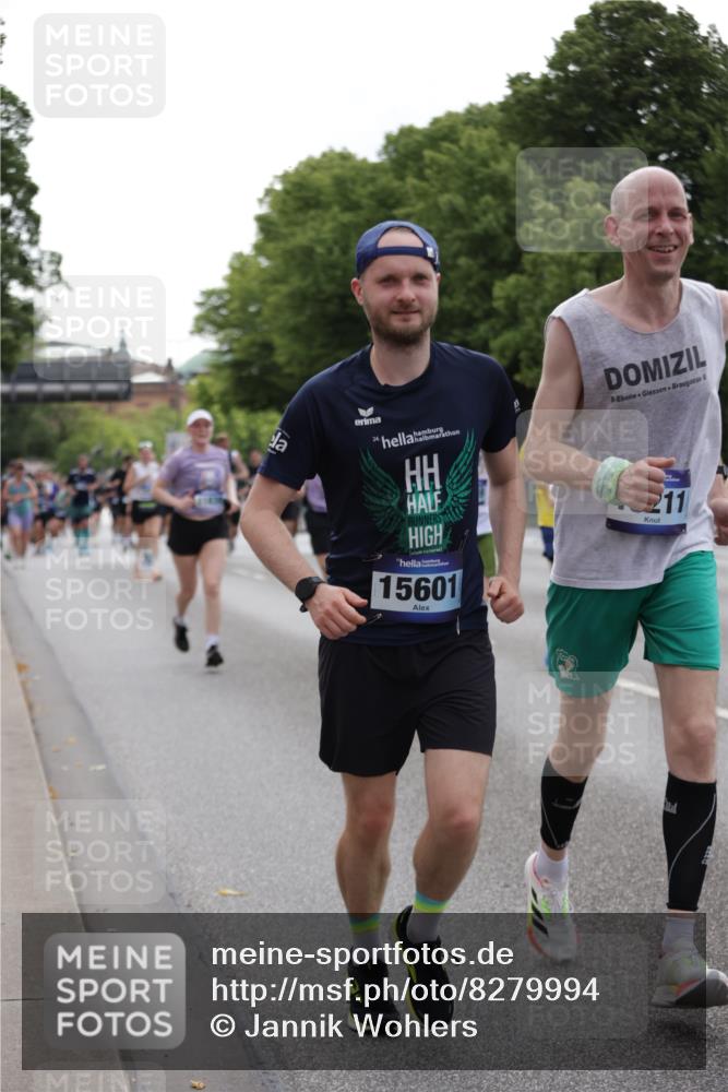 29.06.2025 - hella hamburg halbmarathon Jannik Wohlers http://msf.ph/oto/8279994 29.06.2025 10:34:58 Lombardsbrücke 1717, 1821, 2001, 2198, 2376, 2751, 3828, 3958, 4333, 4703, 4704, 4965, 5027, 5240, 5531, 5793, 6029, 6189, 6365, 6471, 6746, 6859, 7267, 7927, 8249, 8296, 8567, 9470, 10393, 10531, 10565, 11233, 11320, 11359, 11565, 11838, 11839, 11886, 12062, 12326, 12338, 12625, 13414, 13539, 13805, 14392, 14735, 15211, 15601, 15704, 15783, 16002, 16010, 16431, 16690, 16710, 16860, 17331, 17526, 17689, 17690, 17749, 17883, 17935, 17974, 18054, 18269, 18375, 18823, 18912, 19061 meine-sportfotos.de