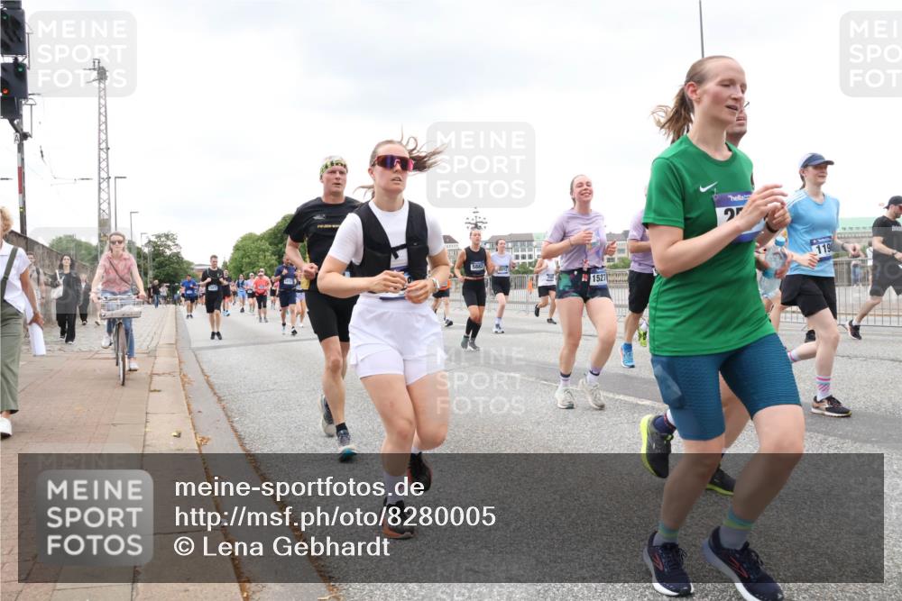 29.06.2025 - hella hamburg halbmarathon Lena Gebhardt http://msf.ph/oto/8280005 29.06.2025 10:54:53 Lombardsbrücke 5882, 1527, 25, 1198, 1013, 1198, 1949, 2084, 2090, 2244, 2452, 2532, 2566, 2586, 2632, 3002, 3274, 3761, 3795, 3857, 4191, 4192, 4971, 5185, 5216, 5392, 5500, 5727, 5882, 5933, 5993, 6023, 6279, 6395, 6396, 6839, 6944, 6982, 7238, 7986, 8012, 8186, 9521, 9596, 10109, 10331, 10471, 10686, 11033, 11226, 11287, 11567, 11569, 11737, 11788, 11908, 12147, 12148, 12240, 12268, 12270, 12930, 13272, 13283, 13548, 13944, 13945, 13979, 13980, 14515 meine-sportfotos.de