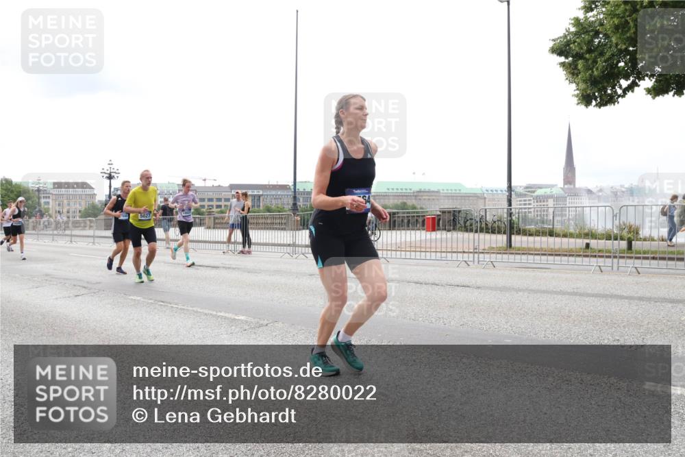 29.06.2025 - hella hamburg halbmarathon Lena Gebhardt http://msf.ph/oto/8280022 29.06.2025 10:35:15 Lombardsbrücke 7690, 5027, 1284, 1497, 1717, 1821, 1849, 2001, 2198, 2355, 2376, 2751, 3409, 3828, 3958, 4333, 4564, 4703, 4704, 4884, 4965, 5027, 5240, 5531, 5793, 6029, 6189, 6310, 6335, 6365, 6379, 6397, 6471, 6746, 6803, 6859, 7020, 7267, 7299, 7927, 8249, 8296, 8369, 8567, 8793, 9248, 9470, 10358, 10393, 10464, 10531, 10565, 10606, 11122, 11233, 11320, 11359, 11565, 11646, 11838, 11839, 11886, 12019, 12062, 12236, 12326, 12764 meine-sportfotos.de