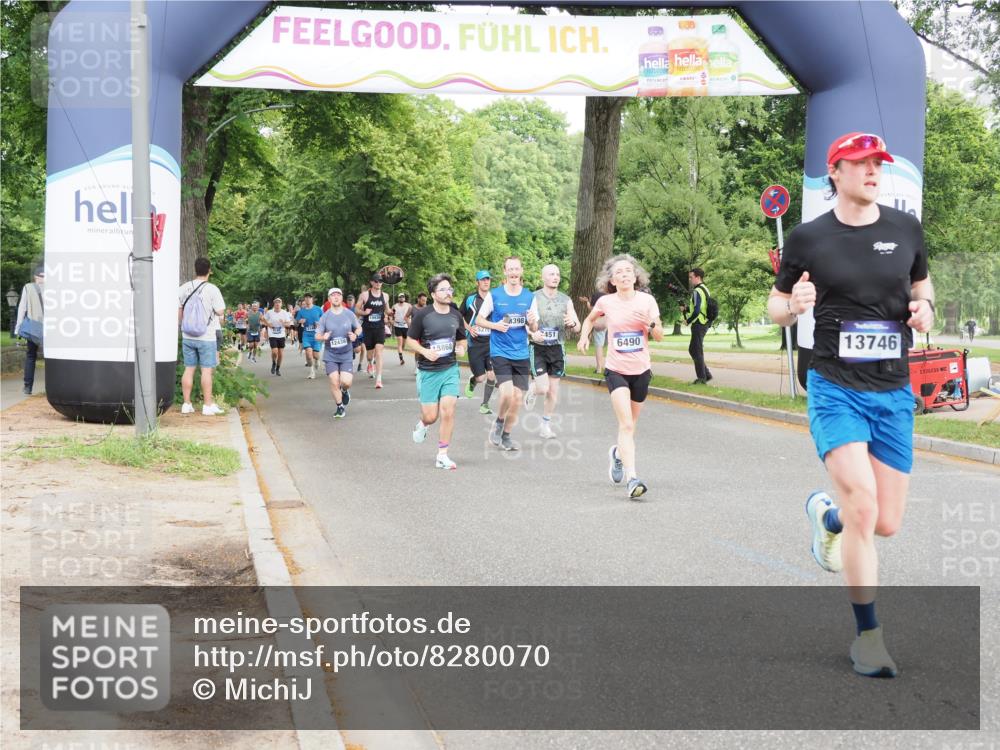 29.06.2025 - hella hamburg halbmarathon MichiJ http://msf.ph/oto/8280070 29.06.2025 10:32:04 Zwischen KM18-KM19 3124, 6490, 6705, 7451, 9043, 13746, 14385, 14861, 18775 meine-sportfotos.de