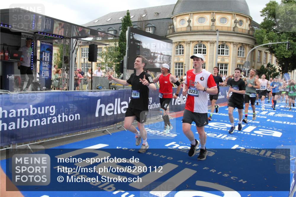 29.06.2025 - hella hamburg halbmarathon Michael Strokosch http://msf.ph/oto/8280112 29.06.2025 10:54:23 Ziel 1267, 1442, 3103, 3177, 3861, 4635, 6082, 6084, 6511, 6512, 7274, 8223, 8772, 11430, 12362, 13033, 13289, 13803, 15946, 16527, 16574, 16750, 16879, 17087, 17698, 18268 meine-sportfotos.de