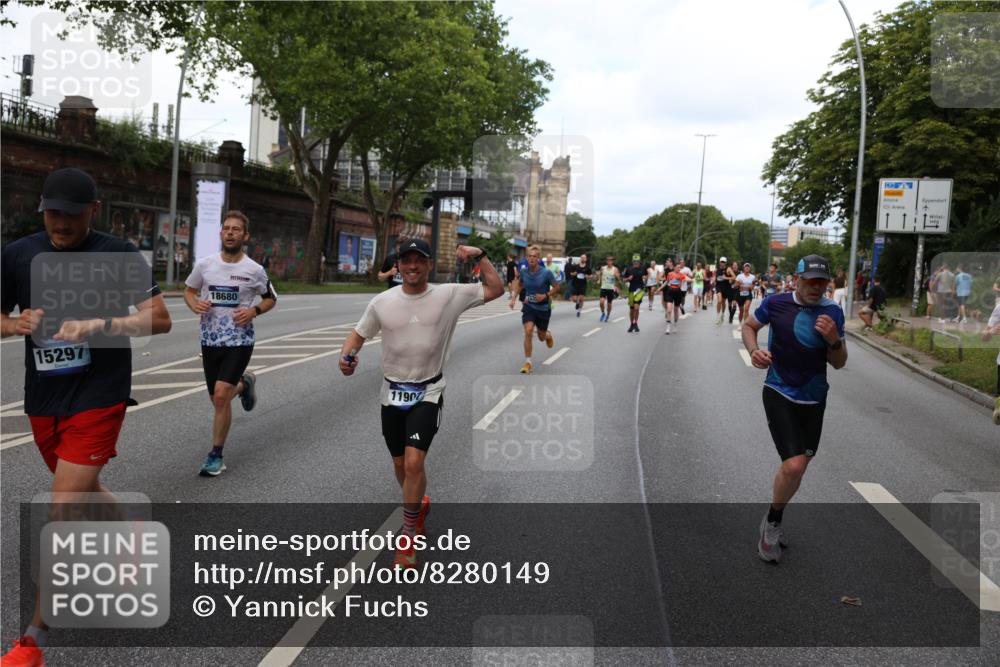29.06.2025 - hella hamburg halbmarathon Yannick Fuchs http://msf.ph/oto/8280149 29.06.2025 10:37:25 20KM 1353, 1675, 1735, 2653, 4229, 4235, 5011, 5124, 5477, 9364, 9371, 9534, 10099, 10251, 11177, 11907, 12723, 12839, 13746, 13807, 14226, 14447, 14560, 14813, 15255, 15297, 15301, 15328, 15535, 15706, 15851, 15921, 16333, 16677, 17733, 17911, 18004, 18274, 18275, 18304, 18632, 18659, 18680, 18987 meine-sportfotos.de