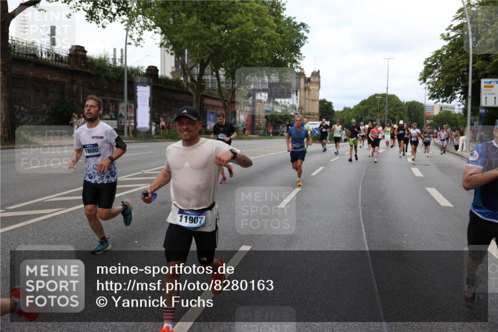 29.06.2025 - hella hamburg halbmarathon Yannick Fuchs http://msf.ph/oto/8280163 29.06.2025 10:37:25 20KM 1353, 1675, 1735, 2653, 4229, 4235, 5011, 5124, 5477, 9364, 9371, 9534, 10099, 10251, 11177, 11907, 12723, 12839, 13746, 13807, 14226, 14447, 14560, 14813, 15255, 15297, 15301, 15328, 15535, 15706, 15851, 15921, 16333, 16677, 17733, 17911, 18004, 18274, 18275, 18304, 18632, 18659, 18680, 18987 meine-sportfotos.de