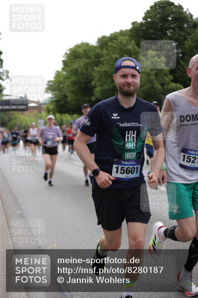 29.06.2025 - hella hamburg halbmarathon Jannik Wohlers http://msf.ph/oto/8280187 29.06.2025 10:34:58 Lombardsbrücke 1717, 1821, 2001, 2198, 2376, 2751, 3828, 3958, 4333, 4703, 4704, 4965, 5027, 5240, 5531, 5793, 6029, 6189, 6365, 6471, 6746, 6859, 7267, 7927, 8249, 8296, 8567, 9470, 10393, 10531, 10565, 11233, 11320, 11359, 11565, 11838, 11839, 11886, 12062, 12326, 12338, 12625, 13414, 13539, 13805, 14392, 14735, 15211, 15601, 15704, 15783, 16002, 16010, 16431, 16690, 16710, 16860, 17331, 17526, 17689, 17690, 17749, 17883, 17935, 17974, 18054, 18269, 18375, 18823, 18912, 19061 meine-sportfotos.de