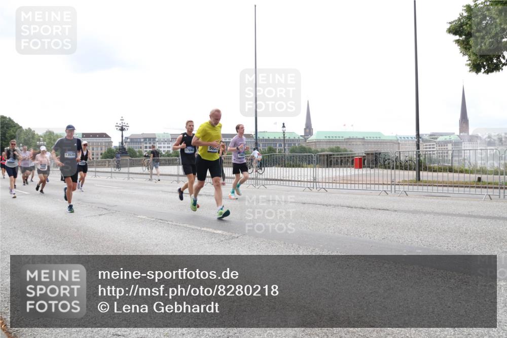 29.06.2025 - hella hamburg halbmarathon Lena Gebhardt http://msf.ph/oto/8280218 29.06.2025 10:35:16 Lombardsbrücke 13539, 14392, 17690, 502, 1284, 1497, 1717, 1786, 1821, 1849, 2001, 2198, 2355, 2376, 2751, 3409, 3828, 3958, 4333, 4564, 4703, 4704, 4884, 4965, 5027, 5240, 5531, 5793, 6029, 6189, 6310, 6335, 6365, 6379, 6381, 6397, 6471, 6746, 6803, 6859, 7267, 7299, 7927, 8249, 8296, 8369, 8567, 8793, 9248, 9470, 10358, 10393, 10464, 10531, 10565, 10606, 11233, 11320, 11359, 11565, 11646, 11838, 11839, 11886, 12019, 12062, 12236, 12326, 12764 meine-sportfotos.de