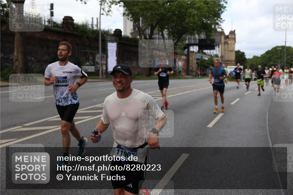 29.06.2025 - hella hamburg halbmarathon Yannick Fuchs http://msf.ph/oto/8280223 29.06.2025 10:37:25 20KM 1353, 1675, 1735, 2653, 4229, 4235, 5011, 5124, 5477, 9364, 9371, 9534, 10099, 10251, 11177, 11907, 12723, 12839, 13746, 13807, 14226, 14447, 14560, 14813, 15255, 15297, 15301, 15328, 15535, 15706, 15851, 15921, 16333, 16677, 17733, 17911, 18004, 18274, 18275, 18304, 18632, 18659, 18680, 18987 meine-sportfotos.de
