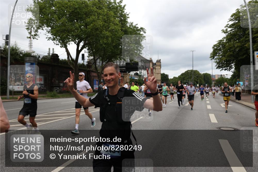 29.06.2025 - hella hamburg halbmarathon Yannick Fuchs http://msf.ph/oto/8280249 29.06.2025 10:49:41 20KM 1179, 1193, 1834, 2612, 3058, 3668, 4951, 5643, 5672, 6569, 6591, 6924, 7147, 7594, 7742, 7976, 8255, 8573, 8639, 9361, 9562, 10582, 11039, 12196, 12545, 13234, 13236, 13474, 14365, 15184, 15484, 15584, 15818, 15884, 16176, 16213, 16375, 16401, 16521, 16786, 17133, 17259, 17615, 17640, 17642, 17734, 17940, 18064, 18212, 18290, 18325, 18340, 18495, 18741, 18746, 18835, 19120, 19152 meine-sportfotos.de