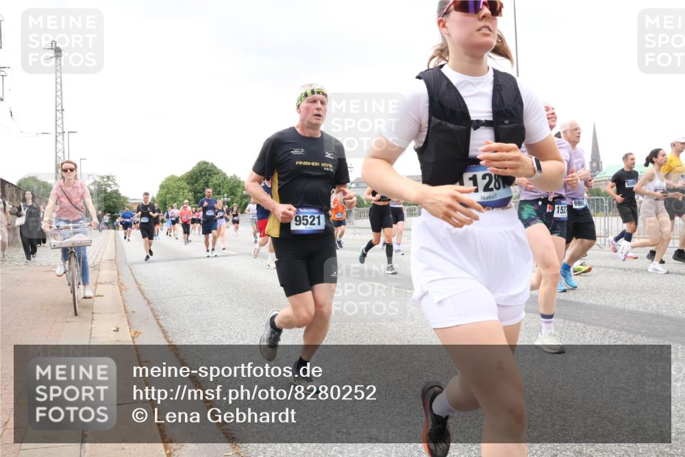 29.06.2025 - hella hamburg halbmarathon Lena Gebhardt http://msf.ph/oto/8280252 29.06.2025 10:54:53 Lombardsbrücke 2015, 128, 9521, 6982, 1527, 5500, 1013, 1198, 1949, 2084, 2090, 2244, 2452, 2532, 2566, 2586, 2632, 3002, 3274, 3761, 3795, 3857, 4191, 4192, 4971, 5185, 5216, 5392, 5500, 5727, 5882, 5933, 5993, 6023, 6279, 6395, 6396, 6839, 6944, 6982, 7238, 7986, 8012, 8186, 9521, 9596, 10109, 10331, 10471, 10686, 11033, 11226, 11287, 11567, 11569, 11737, 11788, 11908, 12147, 12148, 12240, 12268, 12270, 12930, 13272, 13283, 13548, 13944, 13945, 13979, 13980, 14515 meine-sportfotos.de