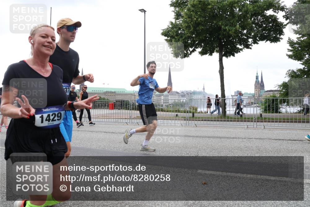 29.06.2025 - hella hamburg halbmarathon Lena Gebhardt http://msf.ph/oto/8280258 29.06.2025 10:46:29 Lombardsbrücke 1371, 1375, 1429, 1465, 1532, 1608, 1837, 1999, 2162, 2423, 2500, 2697, 2773, 2813, 2951, 3277, 3406, 3410, 3469, 3734, 4119, 4202, 4223, 4296, 4342, 4355, 4448, 4604, 5697, 5700, 5703, 5769, 5770, 5854, 5892, 6068, 6124, 6161, 6392, 7303, 7364, 7368, 7374, 7767, 7894, 7960, 7983, 8047, 8477, 8551, 8700, 9129, 9337, 9426, 9445, 9691, 10153, 10230, 11358, 11361, 11876, 11910, 12298, 12333, 12507, 12522, 13969, 14261, 15852, 16882, 16987 meine-sportfotos.de