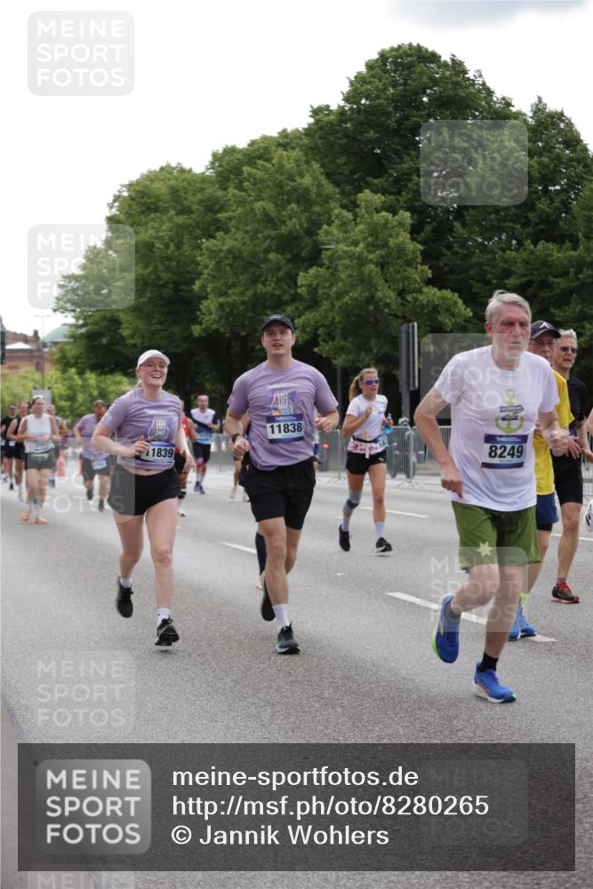 29.06.2025 - hella hamburg halbmarathon Jannik Wohlers http://msf.ph/oto/8280265 29.06.2025 10:34:59 Lombardsbrücke 1717, 1821, 2001, 2198, 2376, 2751, 3828, 3958, 4333, 4703, 4704, 4965, 5240, 5531, 5793, 6029, 6189, 6365, 6471, 6746, 6859, 7927, 8249, 8296, 8567, 9470, 10393, 10531, 10565, 11233, 11320, 11359, 11565, 11838, 11839, 11886, 12062, 12326, 12338, 12625, 13414, 13539, 13805, 14392, 14735, 15211, 15601, 15704, 15783, 16002, 16010, 16431, 16690, 16710, 17331, 17526, 17689, 17690, 17749, 17883, 17935, 17974, 18054, 18269, 18375, 18823, 18912, 19061 meine-sportfotos.de
