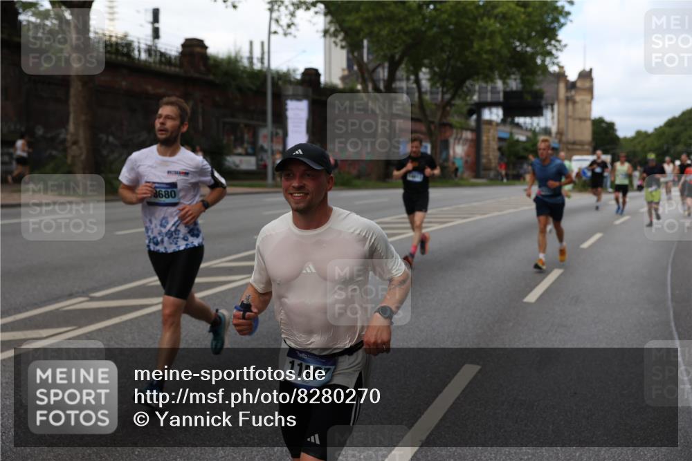 29.06.2025 - hella hamburg halbmarathon Yannick Fuchs http://msf.ph/oto/8280270 29.06.2025 10:37:25 20KM 1353, 1675, 1735, 2653, 4229, 4235, 5011, 5124, 5477, 9364, 9371, 9534, 10099, 10251, 11177, 11907, 12723, 12839, 13746, 13807, 14226, 14447, 14560, 14813, 15255, 15297, 15301, 15328, 15535, 15706, 15851, 15921, 16333, 16677, 17733, 17911, 18004, 18274, 18275, 18304, 18632, 18659, 18680, 18987 meine-sportfotos.de