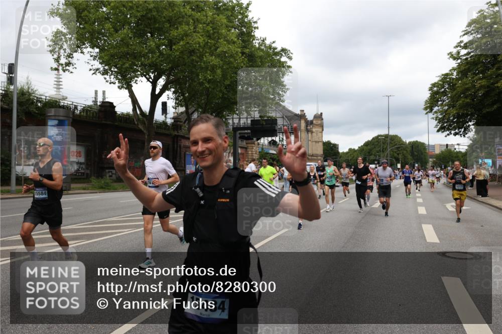 29.06.2025 - hella hamburg halbmarathon Yannick Fuchs http://msf.ph/oto/8280300 29.06.2025 10:49:41 20KM 1179, 1193, 1834, 2612, 3058, 3668, 4951, 5643, 5672, 6569, 6591, 6924, 7147, 7594, 7742, 7976, 8255, 8573, 8639, 9361, 9562, 10582, 11039, 12196, 12545, 13234, 13236, 13474, 14365, 15184, 15484, 15584, 15818, 15884, 16176, 16213, 16375, 16401, 16521, 16786, 17133, 17259, 17615, 17640, 17642, 17734, 17940, 18064, 18212, 18290, 18325, 18340, 18495, 18741, 18746, 18835, 19120, 19152 meine-sportfotos.de