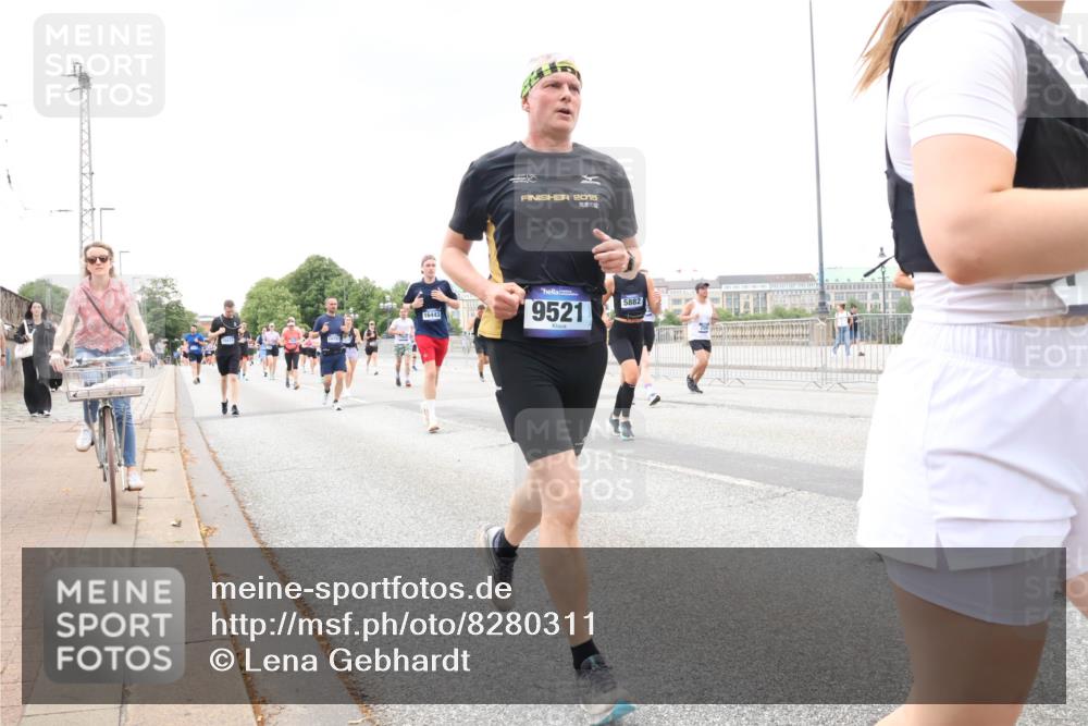 29.06.2025 - hella hamburg halbmarathon Lena Gebhardt http://msf.ph/oto/8280311 29.06.2025 10:54:54 Lombardsbrücke 16443, 2015, 9521, 5882, 1013, 1198, 2084, 2090, 2244, 2452, 2532, 2566, 2586, 2632, 3002, 3274, 3761, 3795, 3857, 4191, 4192, 4971, 5185, 5216, 5392, 5500, 5727, 5882, 5933, 5993, 6023, 6279, 6395, 6396, 6839, 6944, 6982, 7238, 7986, 8012, 8186, 9521, 9596, 10109, 10331, 10471, 10686, 11033, 11226, 11287, 11567, 11569, 11737, 11788, 11908, 12147, 12148, 12240, 12268, 12270, 12930, 13272, 13283, 13548, 13944, 13945, 13979, 13980, 14515 meine-sportfotos.de