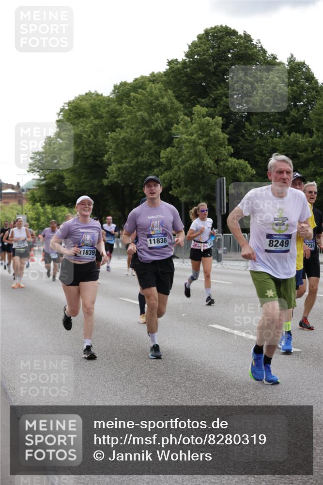 29.06.2025 - hella hamburg halbmarathon Jannik Wohlers http://msf.ph/oto/8280319 29.06.2025 10:34:59 Lombardsbrücke 1717, 1821, 2001, 2198, 2376, 2751, 3828, 3958, 4333, 4703, 4704, 4965, 5240, 5531, 5793, 6029, 6189, 6365, 6471, 6746, 6859, 7927, 8249, 8296, 8567, 9470, 10393, 10531, 10565, 11233, 11320, 11359, 11565, 11838, 11839, 11886, 12062, 12326, 12338, 12625, 13414, 13539, 13805, 14392, 14735, 15211, 15601, 15704, 15783, 16002, 16010, 16431, 16690, 16710, 17331, 17526, 17689, 17690, 17749, 17883, 17935, 17974, 18054, 18269, 18375, 18823, 18912, 19061 meine-sportfotos.de