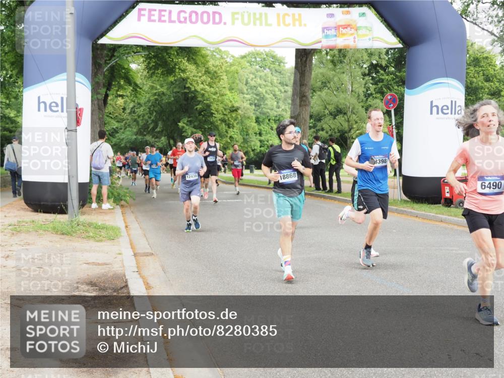 29.06.2025 - hella hamburg halbmarathon MichiJ http://msf.ph/oto/8280385 29.06.2025 10:32:06 Zwischen KM18-KM19 3124, 5275, 6490, 6705, 7451, 9043, 13398, 13746, 14385, 18868 meine-sportfotos.de