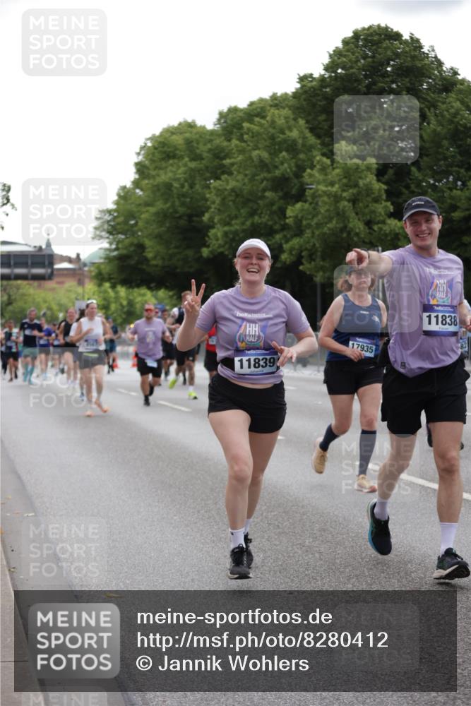 29.06.2025 - hella hamburg halbmarathon Jannik Wohlers http://msf.ph/oto/8280412 29.06.2025 10:35:00 Lombardsbrücke 1717, 1786, 1821, 2001, 2198, 2751, 3828, 3958, 4333, 4703, 4704, 4965, 5240, 5531, 5793, 6029, 6189, 6365, 6381, 6471, 6746, 6859, 8249, 8296, 8567, 9470, 10393, 10531, 10565, 11320, 11359, 11565, 11838, 11839, 11886, 12062, 12326, 12338, 12625, 13414, 13539, 13805, 14392, 14735, 15211, 15601, 15704, 16002, 16010, 16431, 16690, 16710, 17331, 17526, 17689, 17690, 17749, 17883, 17935, 17974, 18054, 18269, 18361, 18375, 18823, 18912, 19061 meine-sportfotos.de