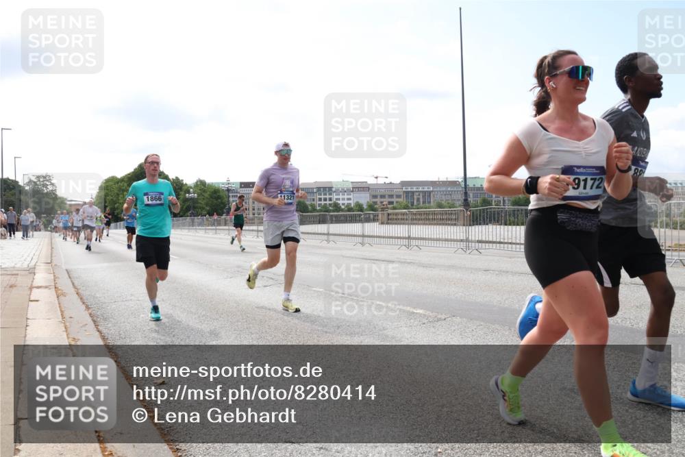 29.06.2025 - hella hamburg halbmarathon Lena Gebhardt http://msf.ph/oto/8280414 29.06.2025 10:11:34 Lombardsbrücke 1328, 1531, 1723, 1866, 1992, 3363, 3837, 4227, 5254, 5379, 5605, 7271, 7571, 8115, 8171, 8206, 8207, 8368, 8561, 8807, 8810, 9119, 9428, 10196, 10372, 10428, 11149, 11321, 11507, 11755, 12286, 12473, 13177, 13203, 13603, 13939, 14008, 14149, 14384, 15009, 15252, 15797, 15908, 15945, 16383, 17080, 17142, 17638, 17774, 17787, 17866, 18278, 18382, 19172, 19241 meine-sportfotos.de