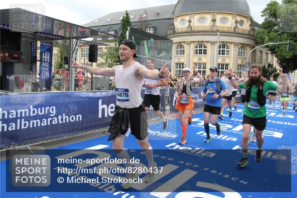 29.06.2025 - hella hamburg halbmarathon Michael Strokosch http://msf.ph/oto/8280437 29.06.2025 10:54:26 Ziel 1267, 1442, 3426, 4635, 6511, 6512, 7129, 8772, 11009, 11430, 12321, 12362, 13289, 13803, 15946, 16327, 16574, 16750, 16879, 17698, 18268, 19067 meine-sportfotos.de