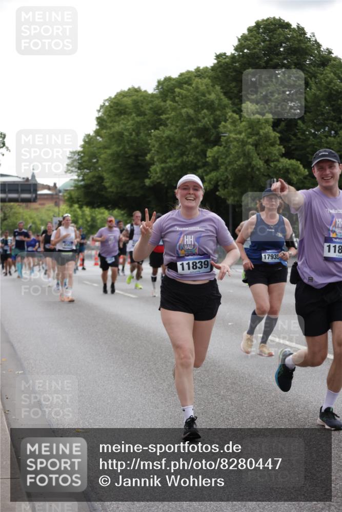29.06.2025 - hella hamburg halbmarathon Jannik Wohlers http://msf.ph/oto/8280447 29.06.2025 10:35:01 Lombardsbrücke 1717, 1786, 1821, 2001, 2198, 3828, 3958, 4333, 4703, 4704, 4965, 5240, 5531, 5793, 6029, 6365, 6381, 6471, 6746, 6859, 8249, 8296, 8567, 9470, 10393, 10531, 10565, 11320, 11359, 11565, 11838, 11839, 11886, 12062, 12326, 12338, 12625, 12851, 13414, 13539, 13805, 14392, 14735, 15211, 15601, 15704, 16002, 16431, 16690, 16710, 17331, 17526, 17689, 17690, 17749, 17883, 17935, 17974, 17998, 18036, 18054, 18269, 18292, 18361, 18375, 18823, 18912, 19061 meine-sportfotos.de