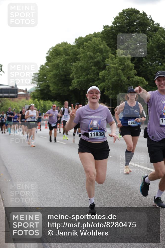 29.06.2025 - hella hamburg halbmarathon Jannik Wohlers http://msf.ph/oto/8280475 29.06.2025 10:35:01 Lombardsbrücke 1717, 1786, 1821, 2001, 2198, 3828, 3958, 4333, 4703, 4704, 4965, 5240, 5531, 5793, 6029, 6365, 6381, 6471, 6746, 6859, 8249, 8296, 8567, 9470, 10393, 10531, 10565, 11320, 11359, 11565, 11838, 11839, 11886, 12062, 12326, 12338, 12625, 12851, 13414, 13539, 13805, 14392, 14735, 15211, 15601, 15704, 16002, 16431, 16690, 16710, 17331, 17526, 17689, 17690, 17749, 17883, 17935, 17974, 17998, 18036, 18054, 18269, 18292, 18361, 18375, 18823, 18912, 19061 meine-sportfotos.de