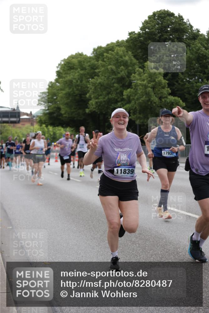 29.06.2025 - hella hamburg halbmarathon Jannik Wohlers http://msf.ph/oto/8280487 29.06.2025 10:35:01 Lombardsbrücke 1717, 1786, 1821, 2001, 2198, 3828, 3958, 4333, 4703, 4704, 4965, 5240, 5531, 5793, 6029, 6365, 6381, 6471, 6746, 6859, 8249, 8296, 8567, 9470, 10393, 10531, 10565, 11320, 11359, 11565, 11838, 11839, 11886, 12062, 12326, 12338, 12625, 12851, 13414, 13539, 13805, 14392, 14735, 15211, 15601, 15704, 16002, 16431, 16690, 16710, 17331, 17526, 17689, 17690, 17749, 17883, 17935, 17974, 17998, 18036, 18054, 18269, 18292, 18361, 18375, 18823, 18912, 19061 meine-sportfotos.de