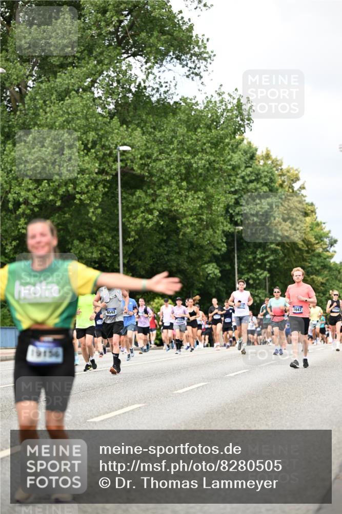 29.06.2025 - hella hamburg halbmarathon Dr. Thomas Lammeyer http://msf.ph/oto/8280505 29.06.2025 10:36:49 Kennedybrücke 1237, 1647, 2268, 2959, 3391, 3660, 3670, 3708, 3753, 4857, 5110, 5783, 5871, 6228, 6252, 6642, 7135, 7387, 7531, 7749, 7750, 7789, 8170, 8625, 8840, 8914, 9010, 9034, 9188, 9542, 9765, 9812, 10002, 10013, 10203, 10470, 10624, 10828, 11076, 11205 meine-sportfotos.de