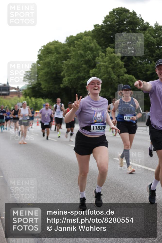 29.06.2025 - hella hamburg halbmarathon Jannik Wohlers http://msf.ph/oto/8280554 29.06.2025 10:35:01 Lombardsbrücke 1717, 1786, 1821, 2001, 2198, 3828, 3958, 4333, 4703, 4704, 4965, 5240, 5531, 5793, 6029, 6365, 6381, 6471, 6746, 6859, 8249, 8296, 8567, 9470, 10393, 10531, 10565, 11320, 11359, 11565, 11838, 11839, 11886, 12062, 12326, 12338, 12625, 12851, 13414, 13539, 13805, 14392, 14735, 15211, 15601, 15704, 16002, 16431, 16690, 16710, 17331, 17526, 17689, 17690, 17749, 17883, 17935, 17974, 17998, 18036, 18054, 18269, 18292, 18361, 18375, 18823, 18912, 19061 meine-sportfotos.de